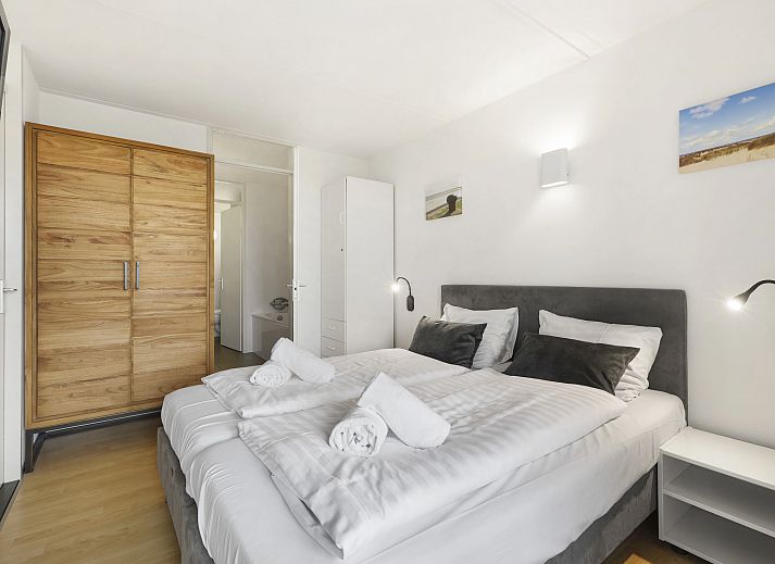 Gezellige woonkamer in Ameland State appartement in Nes, Ameland, met uitzicht op de natuur.