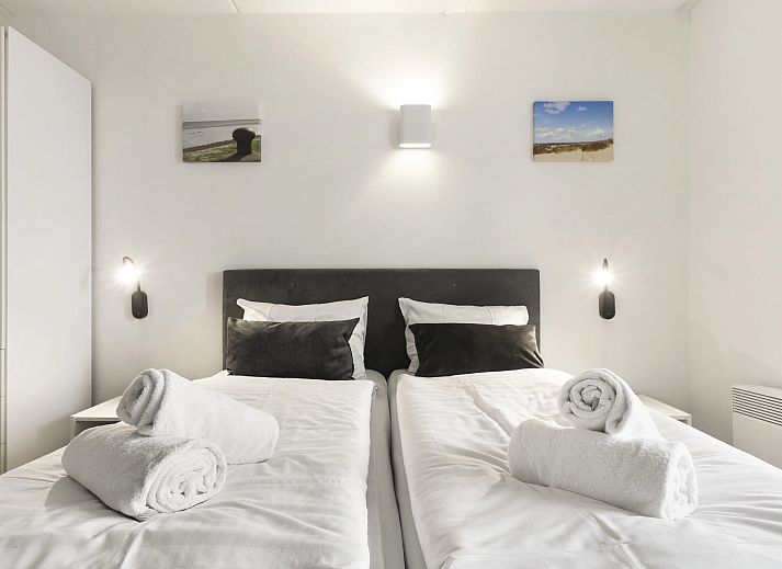 Balkon van Ameland State 2-persoons appartement in Nes, Ameland, met uitzicht op de groene omgeving.