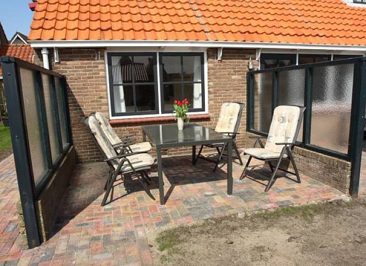 Ruime keuken en woonkamer in appartementenboerderij de Jong, Nes, Ameland.