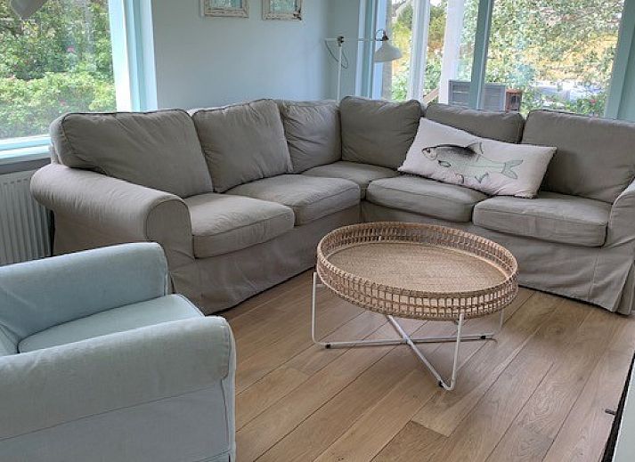 Salt bungalow in Buren, Ameland with charming thatched roof and surrounded by lush dunes.