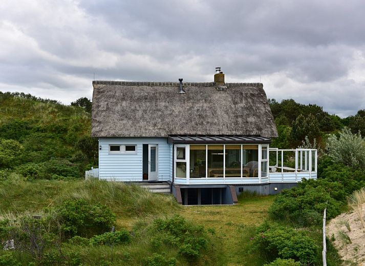 Cozy kitchen in vacation home Salt, Buren, Ameland overlooking the green dunes.