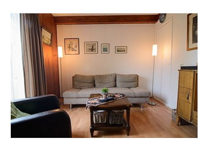 Haus Schier Ferienhaus auf Schiermonnikoog mit grnem Garten und charakteristischer Architektur auf den Watteninseln.