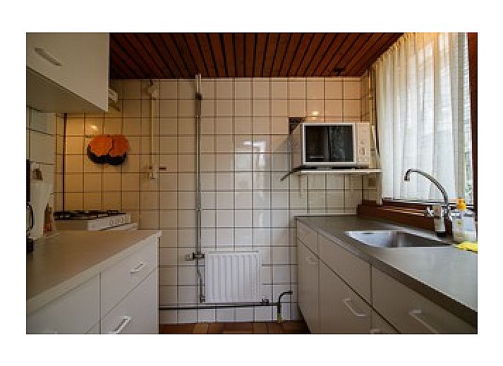 Haus Schier Ferienhaus auf Schiermonnikoog mit grnem Garten und charakteristischer Architektur auf den Watteninseln.