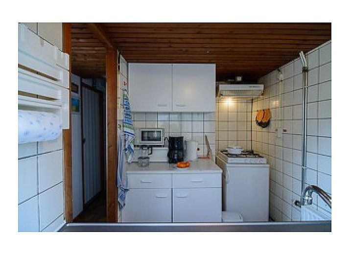 Haus Schier Ferienhaus auf Schiermonnikoog mit grnem Garten und charakteristischer Architektur auf den Watteninseln.