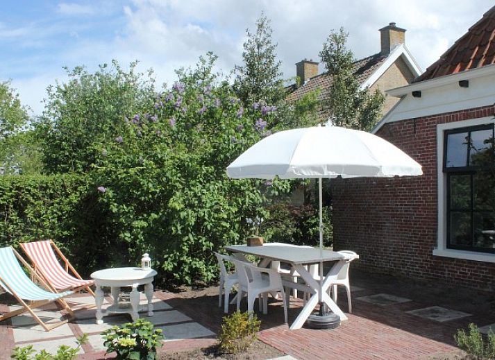 Moderne keuken in Opa's huis, Schiermonnikoog. Geniet van koken in dit gezellige vakantiehuis op de Waddeneilanden.