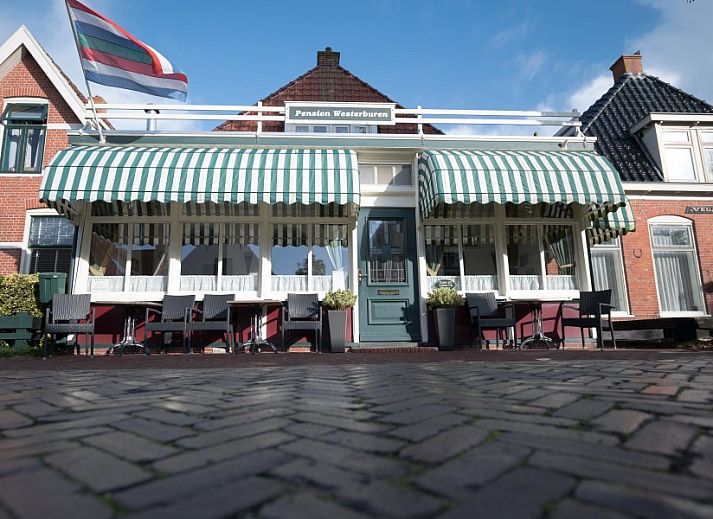 Pension Westerburen auf Schiermonnikoog, gemuetliche Fruehstueckspension mit Terrasse an der Strasse, Watteninseln.