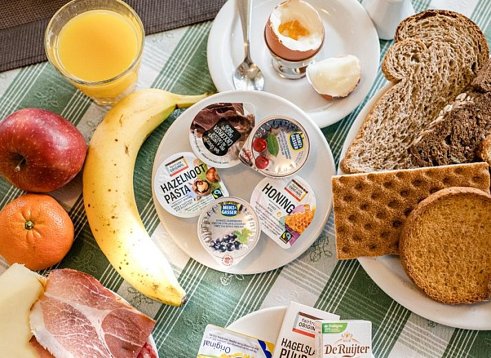 Pension Westerburen auf Schiermonnikoog, gemuetliche Fruehstueckspension mit Terrasse an der Strasse, Watteninseln.