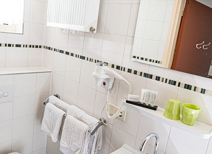 Pension Westerburen auf Schiermonnikoog, gemuetliche Fruehstueckspension mit Terrasse an der Strasse, Watteninseln.