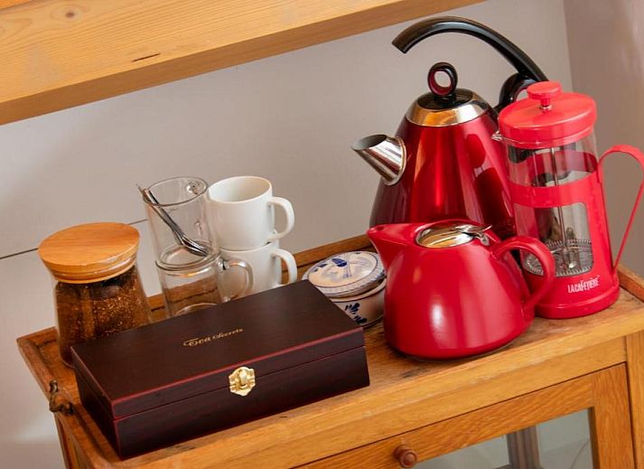 B&B De Postoari Terschelling in Hoorn, een charmante bed and breakfast op de Waddeneilanden met historische uitstraling.