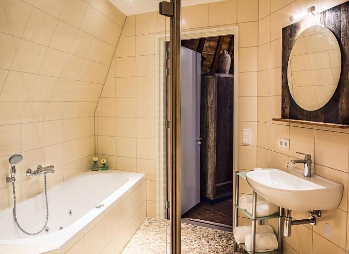 Guest house 056235 - Bed and Breakfast Walcheren - De Gevangentoren Suite