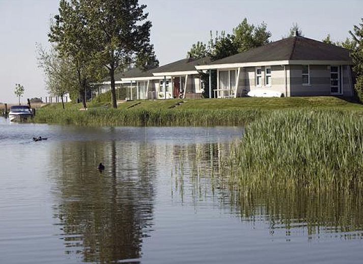 Verblijf 060145 • Bungalow IJsselmeer • Starvilla 4p