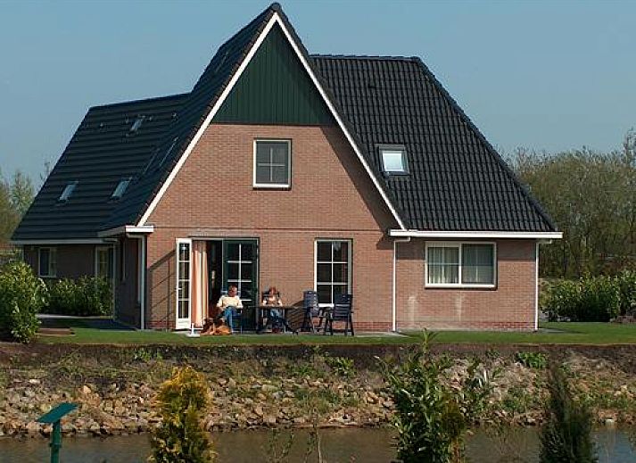 Verblijf 060166 • Vakantiewoning IJsselmeer • Beachvilla XL 12p.