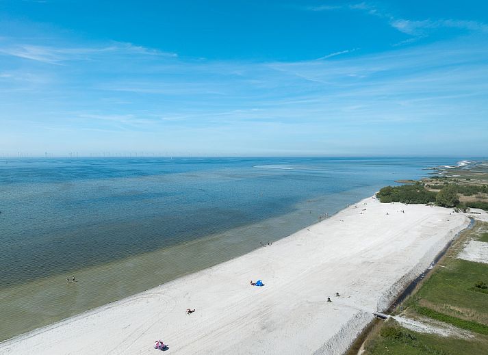 Vrijstaande woning in Workum met moderne architectuur, gelegen in de Friese meren nabij het IJsselmeer.