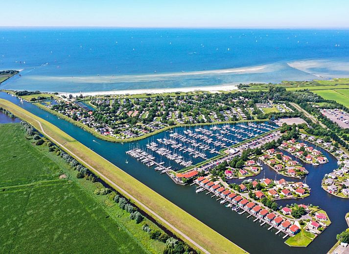 Freistehendes Haus in Workum mit moderner Architektur und groer Veranda, ideales Ferienhaus am IJsselmeer.