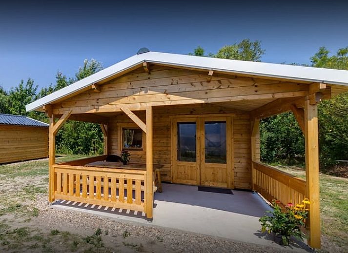 Charmantes Ferienhaus in Workum mit Veranda, in der Naehe des IJsselmeers und der friesischen Seen, umgeben von gruener Natur.