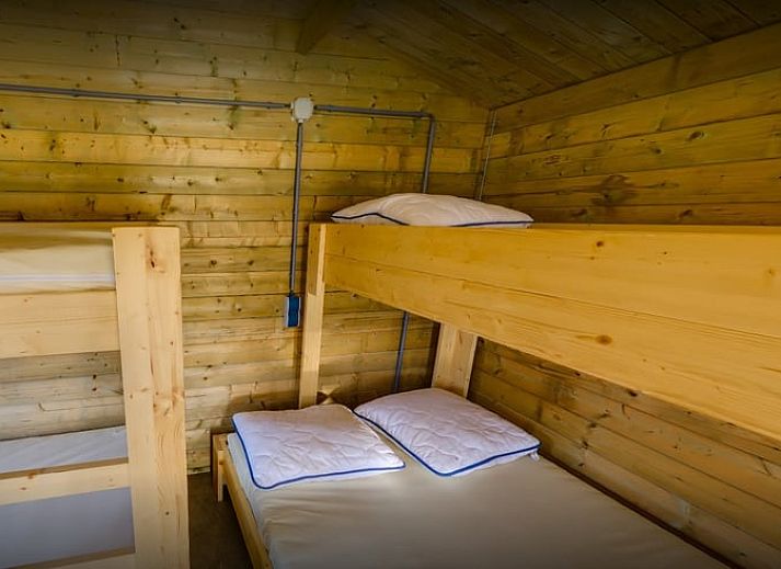 Charmantes Ferienhaus in Workum mit Veranda, in der Naehe des IJsselmeers und der friesischen Seen, umgeben von gruener Natur.