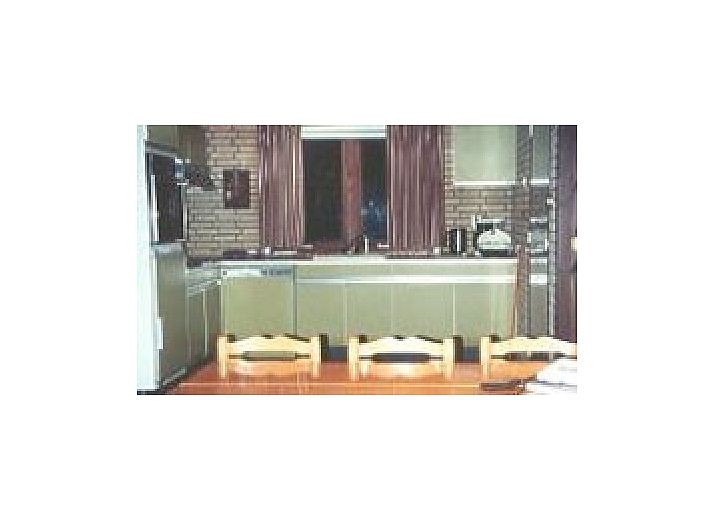 Bungalow 5/19 in Hindeloopen, Friesland met groene tuin en ruime veranda.