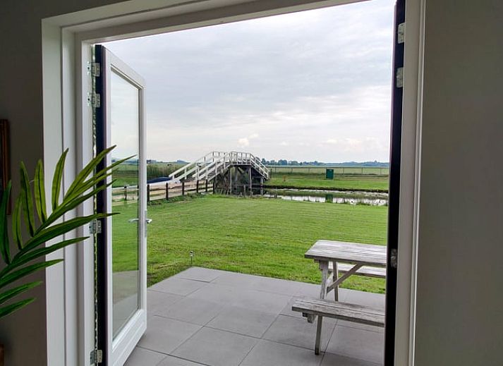 Gezellig vakantiehuis in Molkwerum, gelegen aan het water met een prachtig uitzicht op de Friese meren.