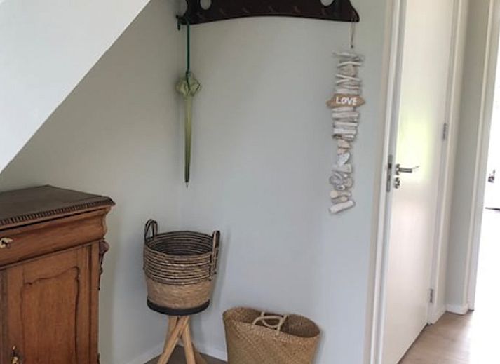 Detail van de buitenmuur van Vakantiehuisje in Molkwerum, karakteristieke bakstenen gevel.