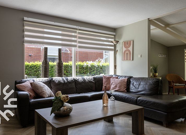 Spielplatz am Ferienhaus FR1000 in Lemmer, ideal fuer Kinder an den friesischen Seen.