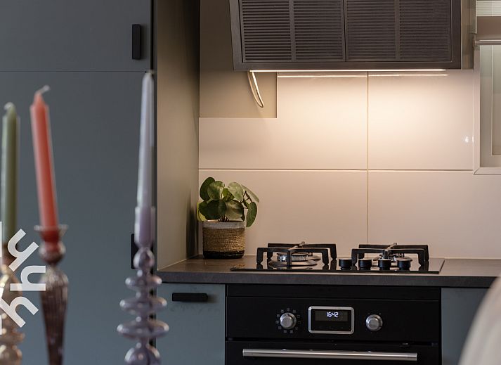 Attraktives Schlafzimmer im Ferienhaus FR1000, Lemmer, ideal fuer einen erholsamen Aufenthalt.