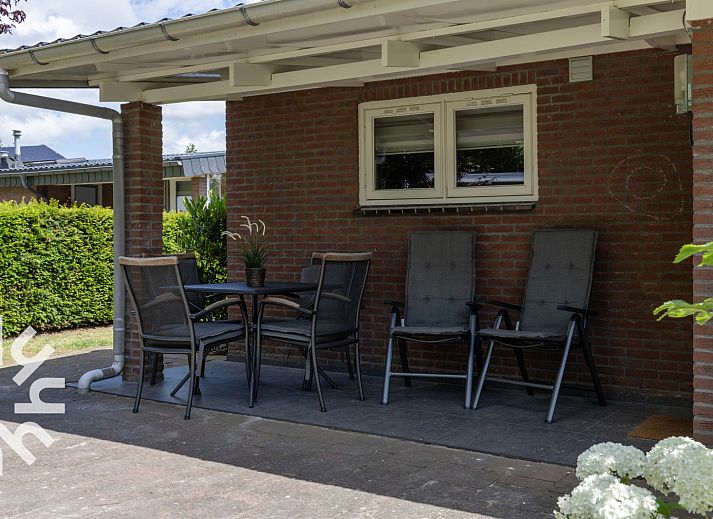 Attraktives Schlafzimmer im Ferienhaus FR1000, Lemmer, ideal fuer einen erholsamen Aufenthalt.