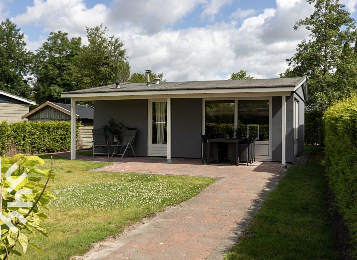 FR095 vakantiehuis in Lemmer met overdekt terras en tuin aan het IJsselmeer, Friese meren.