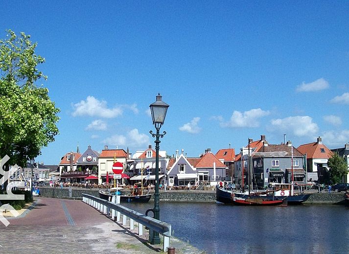 FR095 vakantiehuis in Lemmer met overdekt terras en tuin aan het IJsselmeer, Friese meren.