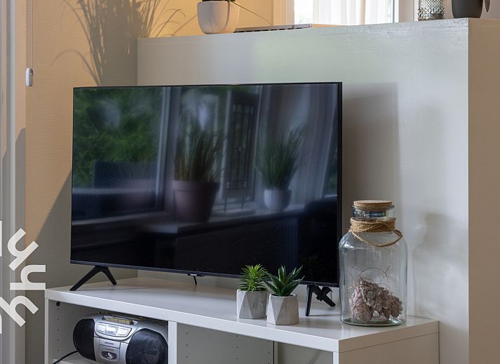 Ruim terras bij FR095 vakantiehuis in Lemmer, ideaal voor buiten dineren aan de Friese meren.