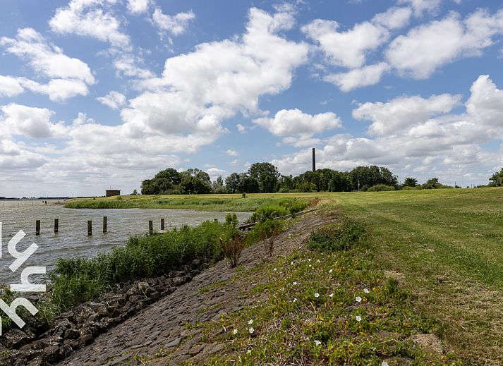 FR095 vakantiehuis in Lemmer met extra opslagruimte, gelegen aan het IJsselmeer en Friese meren.