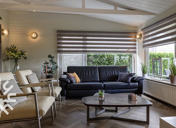 Luchtfoto van FR095 vakantiehuis in Lemmer met tuin, nabij het IJsselmeer en Friese meren.