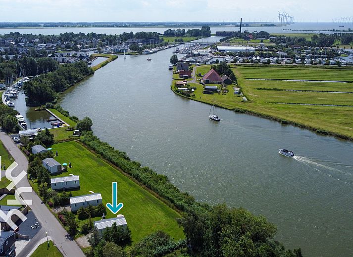 Geraeumiger Garten mit Grill im Ferienhaus FR358 in Lemmer, Friesische Seen.