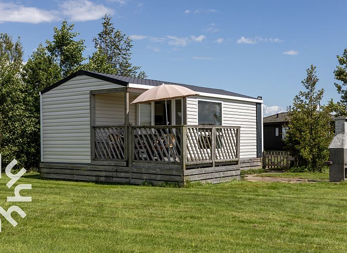 Geraeumiger Garten mit Grill im Ferienhaus FR358 in Lemmer, Friesische Seen.