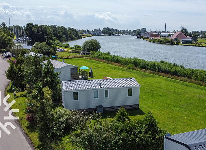 Guest house 060727 • Holiday property IJsselmeer • Ruim gelegen 6-persoons chalet aan het water, nabij de