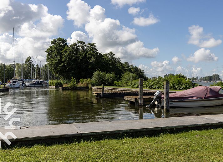 FR360-Ferienhaus in Lemmer mit Blick auf das IJsselmeer und die friesischen Seen.