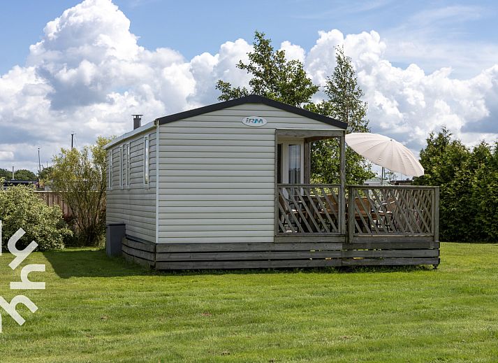 Modernes Badezimmer im Ferienhaus FR360, gelegen in Lemmer am IJsselmeer.