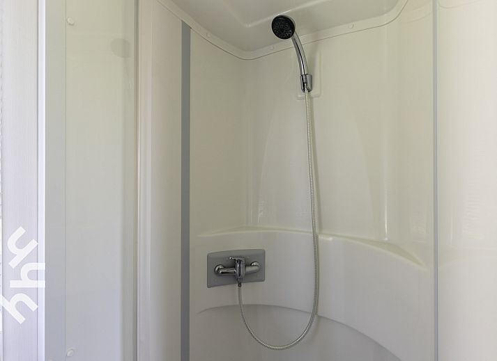 Terrasse des Ferienhauses FR360 in Lemmer mit Blick auf die friesischen Seen.