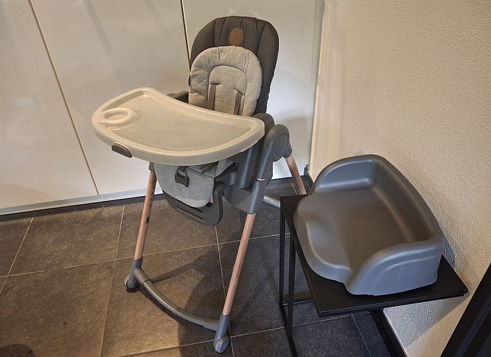 Stilvolles Esszimmer im Ferienhaus FR452, Lemmer, in der Naehe des IJsselmeers, Friesische Seen.