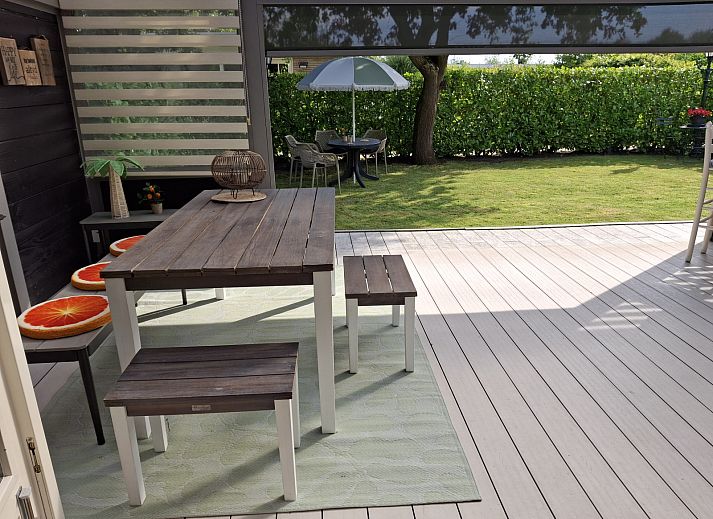 Der grosse Garten des Ferienhauses FR452 in Lemmer ist ideal fuer Aktivitaeten im Freien am IJsselmeer.