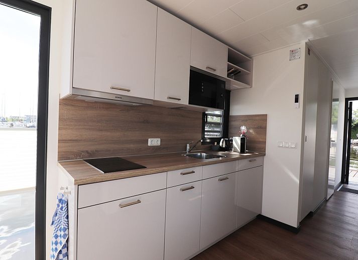 Guest house 060733 - Holiday property IJsselmeer - Houseboat «Refugio»