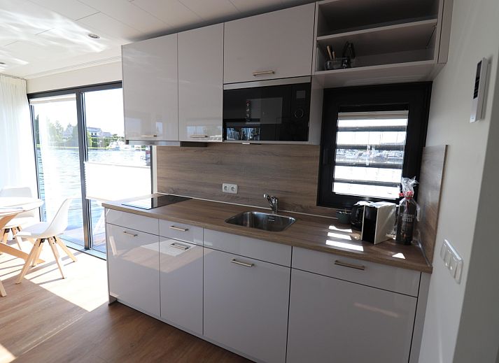 Guest house 060733 - Holiday property IJsselmeer - Houseboat «Refugio»