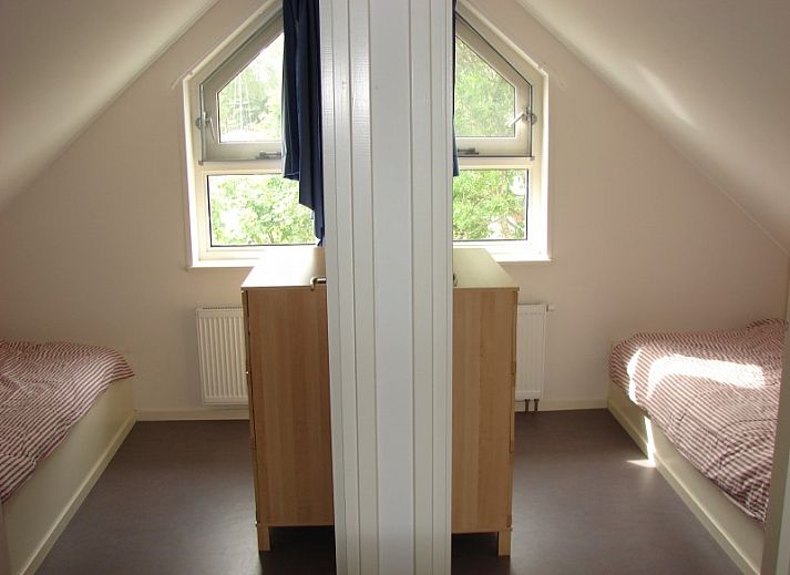 Tuulikki vakantiehuis in Warns aan het IJsselmeer met uitzicht op water en houten gevel.