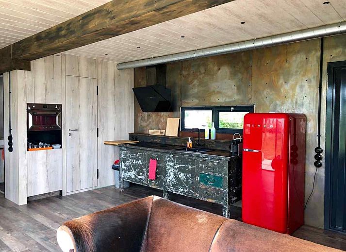 FR058 Ferienhaus in Warns, IJsselmeer, mit grosser Veranda und gruener Umgebung.