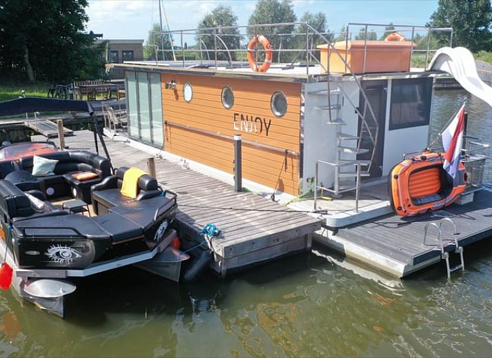 Romantisch diner bij zonsondergang in Vakantiehuis in Warns, met uitzicht op het IJsselmeer.