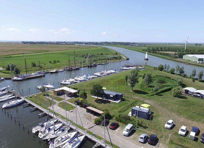 Stijlvolle keuken in vakantiehuis FR057 Warns, ideaal voor een ontspannen verblijf.
