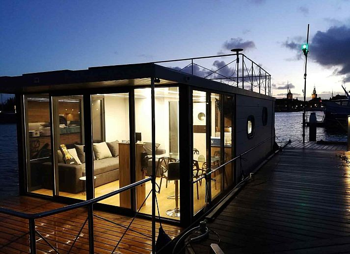 Gemuetliche Sitzecke im Ferienhaus FR284 in Warns, mit Blick auf die Natur.