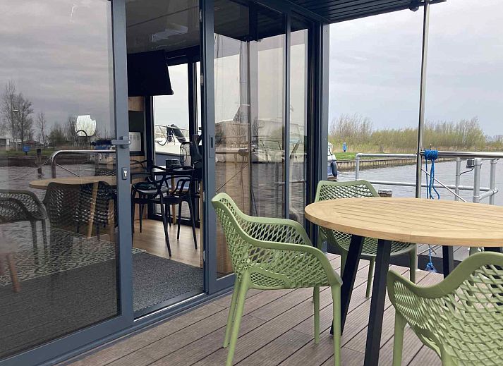 Karte von Warns und Umgebung, Lage des Ferienhauses FR399 am IJsselmeer.