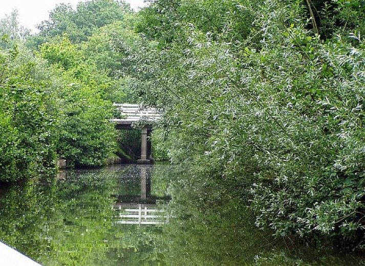 Vacation home with jetty at Recreation Company 'on the water' in Heeg, Frisian lakes.