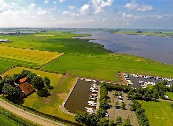 Speelveld bij FR164 vakantiehuis in Oudega, Heegermeer voor sportieve activiteiten