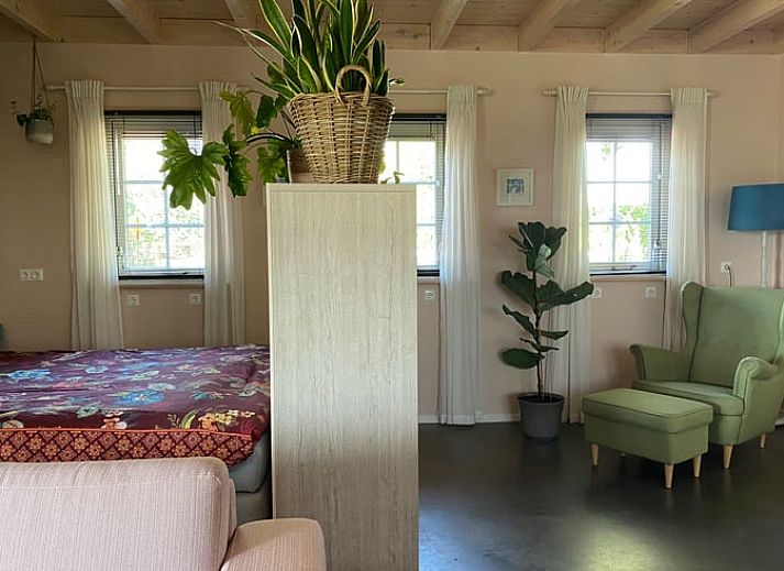 Moderne Kueche im Ferienhaus in Oudega, ideal fuer einen entspannten Aufenthalt am Heegermeer.